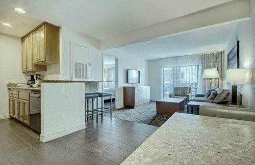 Las Vegas Condo | Wyndham Desert Rose Resort|2BR/2BA Balc King Suite
