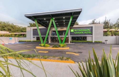 Zona Expo Hotel | Wyndham Garden Guadalajara Expo Plaza del Sol