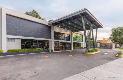Zona Expo Hotel | Wyndham Garden Guadalajara Expo Plaza del Sol