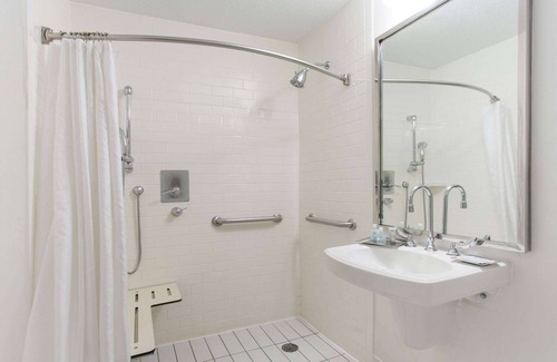 Lakeview Hotel | Wyndham Garden Manassas