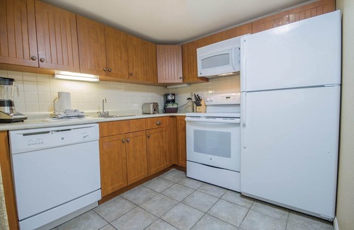 Yachting Village Condo | Wyndham Newport Onshore- 2 bedroom in the center of the harbor, shopping&dining!