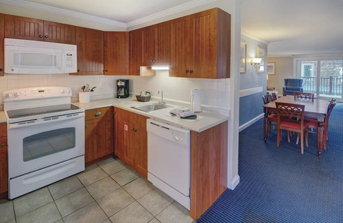 Yachting Village Condo | Wyndham Newport Onshore- 2 bedroom in the center of the harbor, shopping&dining!
