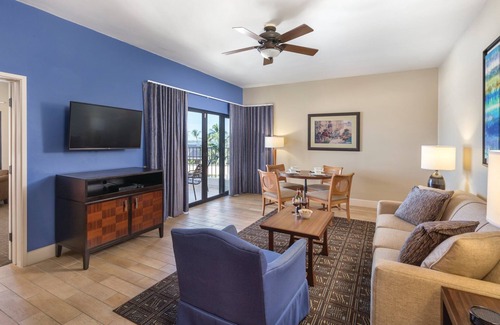 Kailua-Kona Condo | Wyndham Royal Sea Cliff- Beautiful 2 bedroom suite. Relax in paradise!