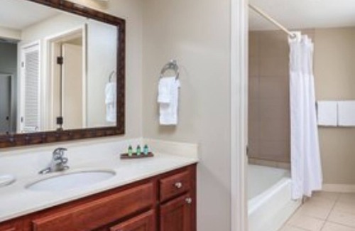 Kailua-Kona Condo | Wyndham Royal Sea Cliff- Beautiful 2 bedroom suite. Relax in paradise!
