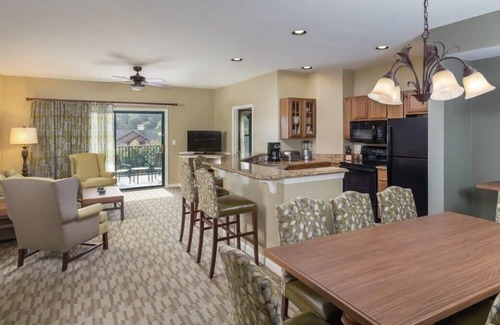 Sevierville Condo | Wyndham Smoky Mountains|1BR/1BA Balcony King Suite