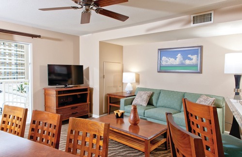 Waikiki Resort | 🌴Wyndham Waikiki Beach Walk ✨Experience Paradise in a 2BR Villa - Sleeps 8!