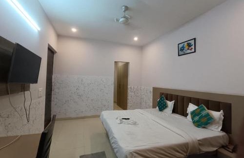 Sector 40 Hotel | X Green Tree Hotel