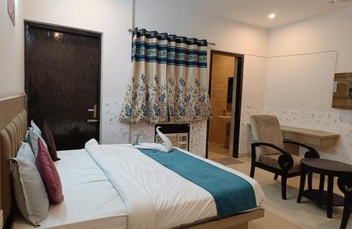 Sector 40 Hotel | X Green Tree Hotel