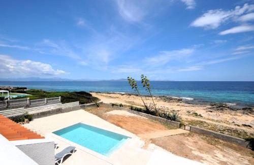 Betlem de Marina House | XOROI- Villa primera linea mar con vistas a Bahía Alcudia