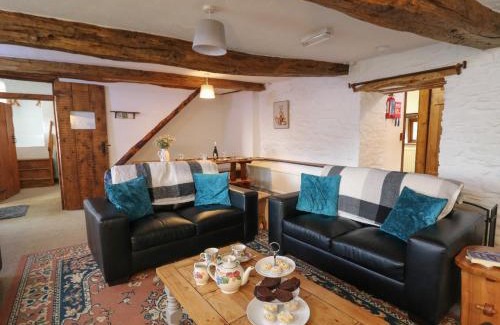 Llanybydder House | Y Beudy