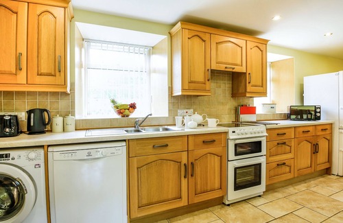 Tywyn House | Y BWTHYN, pet friendly, with a garden in Bryncrug