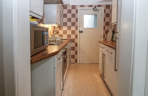 Criccieth Apartment | Y CASTELL APARTMENT 1, romantic, country holiday cottage in Criccieth