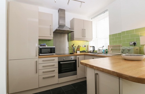 Criccieth Apartment | Y CASTELL APARTMENT 2, romantic, country holiday cottage in Criccieth