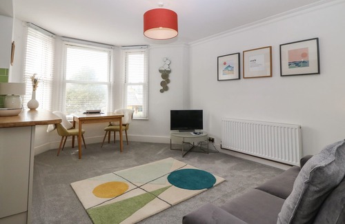Criccieth Apartment | Y CASTELL APARTMENT 2, romantic, country holiday cottage in Criccieth