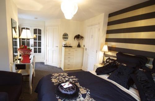 Dinas Cross Bed & Breakfast | Y Garth Luxury Bed and Breakfast