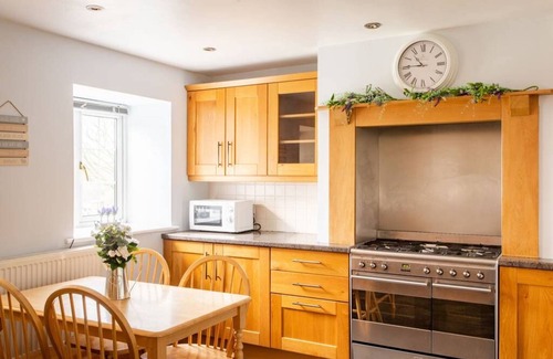 Llanelli House | Y Stablau (The Stables)