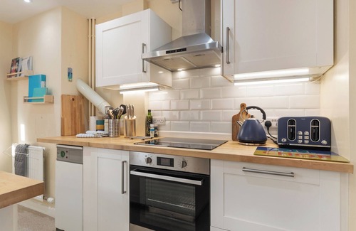 New Quay Cottage | Y Tŷ Glas is a charming terraced cottage in New Quay.