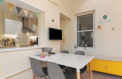 New Quay Cottage | Y Tŷ Glas is a charming terraced cottage in New Quay.