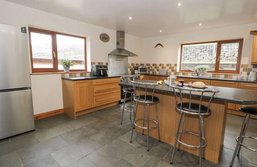 Manod House | Y TYLWYTH, pet friendly, with a garden in Blaenau Ffestiniog