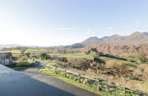 Manod House | Y TYLWYTH, pet friendly, with a garden in Blaenau Ffestiniog