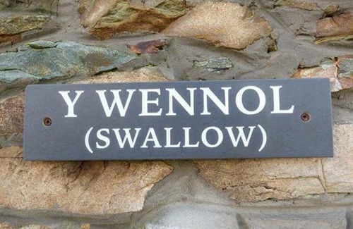 Holyhead House | Y Wennol
