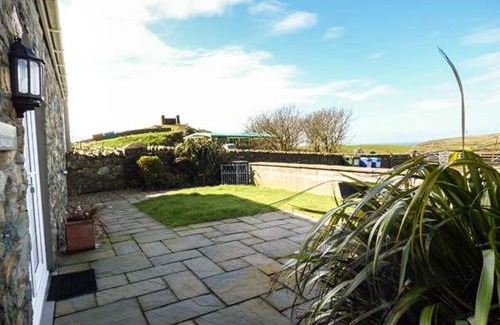 Holyhead House | Y Wennol