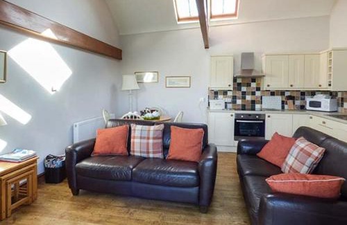 Holyhead House | Y Wennol