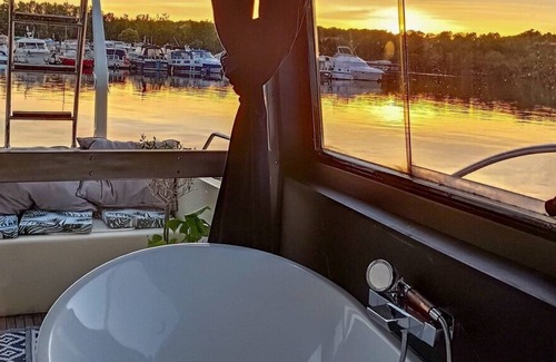 Guernes House | Yacht avec JACUZZI privatif pour amoureux L Odysea