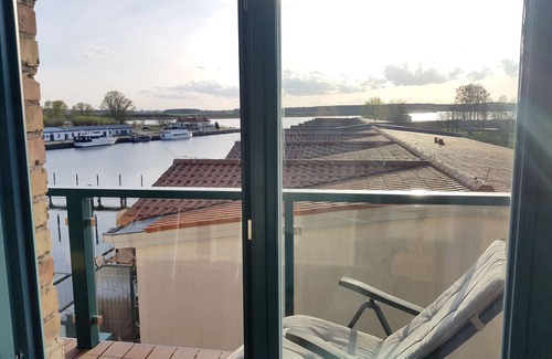 Karlshagen Apartment | Yacht harbor idyll, single balcony directly on the water, 2 bedrooms - Holiday apartment