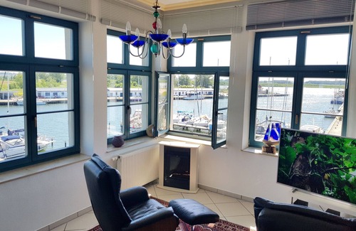 Karlshagen Apartment | Yacht harbor idyll, single balcony directly on the water, 2 bedrooms - Holiday apartment