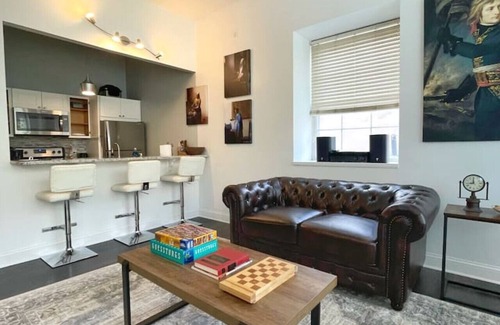 Downtown Apartment | Yale Modern Downtown Chateau