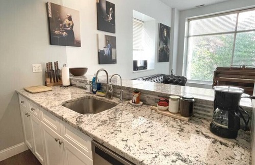 Downtown Apartment | Yale Modern Downtown Chateau