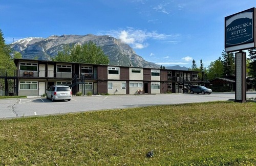 Dead Man's Flats Condo | Yam 15 - Studio with King