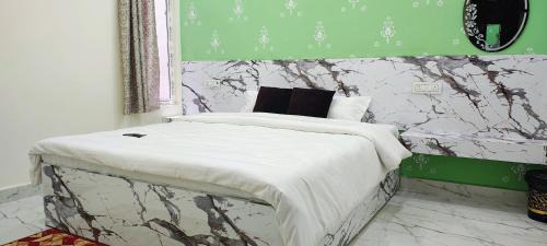 Varanasi House | Yash Paying Guest House