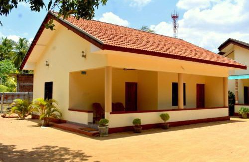 Pasikuda House | Yaswi Guest House