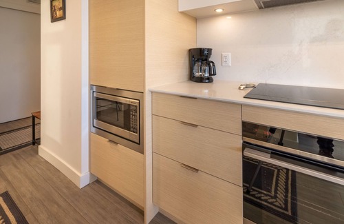 North Park Condo | Yates Sunset View-Enjoy amazing sunsets from this corner unit on the 11th floor!