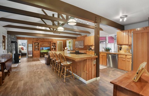Kings Beach House | Yaya’s: 4BR Retreat | Lake Golf Ski