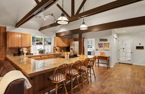 Kings Beach House | Yaya’s: 4BR Retreat | Lake Golf Ski