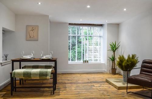 Mottram in Longdendale House | Ye Olde Mottram Chip Shop