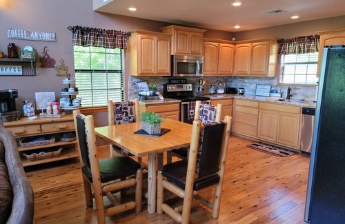 Vian House | Year-around Lake Views, 1 mile to Ramp .