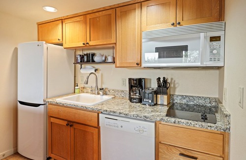 Bend Condo | Year-Round Outdoor Pools, Hot tubs, fireplace, Mt Bachelor
