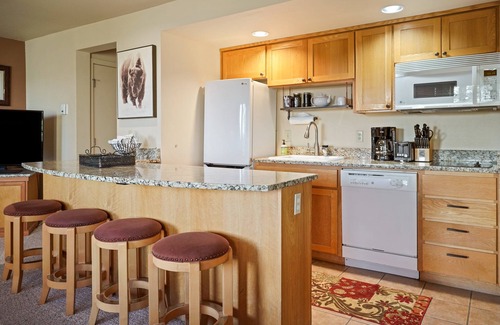 Bend Condo | Year-Round Outdoor Pools, Hot tubs, fireplace, Mt Bachelor