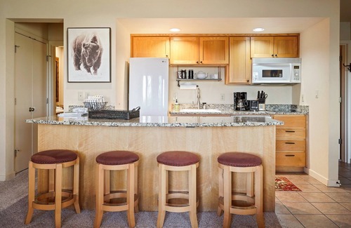 Bend Condo | Year-Round Outdoor Pools, Hot tubs, fireplace, Mt Bachelor