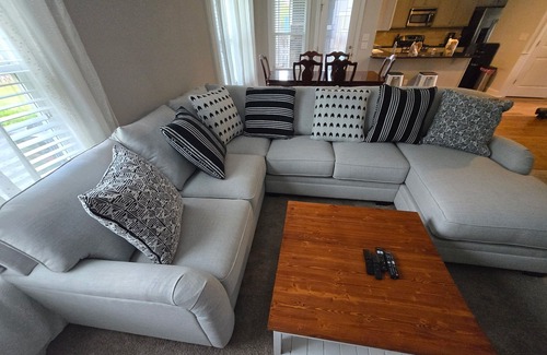 Evans House | Year Round Rental! Awesome Entertainment, 4 Bedroom-2 King 2 Queen, Pet Friendly