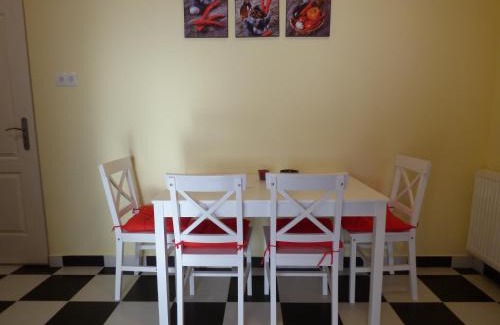 Debrecen Apartment | Yellow Apartment