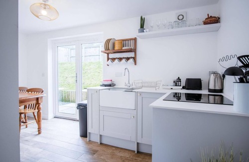 St Brides House | Yellow Cottage - 2 Bedroom Cottage - Dale