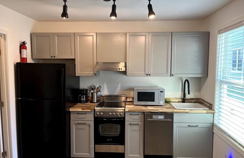 West End Apartment | Yellow Door Retreat: LOW PET FEE-Minutes to Dwntwn