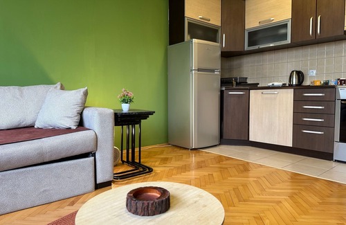 Pristina Apartment | Yellow Moon Hostel&Apartment