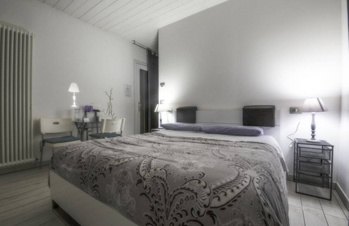 Porotto House | YELLOW ROOM - DOUBLE ROOM