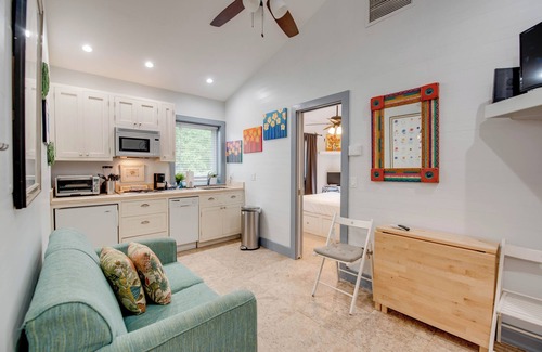 Uptown - Upper Duval House | Yellowfin Ledge | Inviting Getaway On Duval! Balcony!